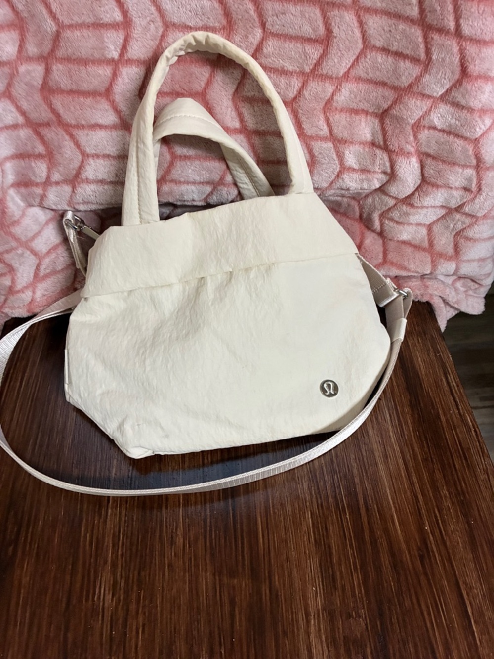 Lululemon on my level small tote bag with crossbody Strap. Lightly used.